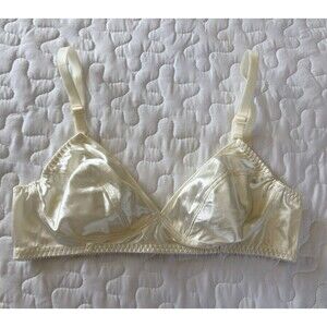 Vintage Vassarette 70-144 Ivory Satin Second Skin Shiny Nylon Underwire Bra 34A